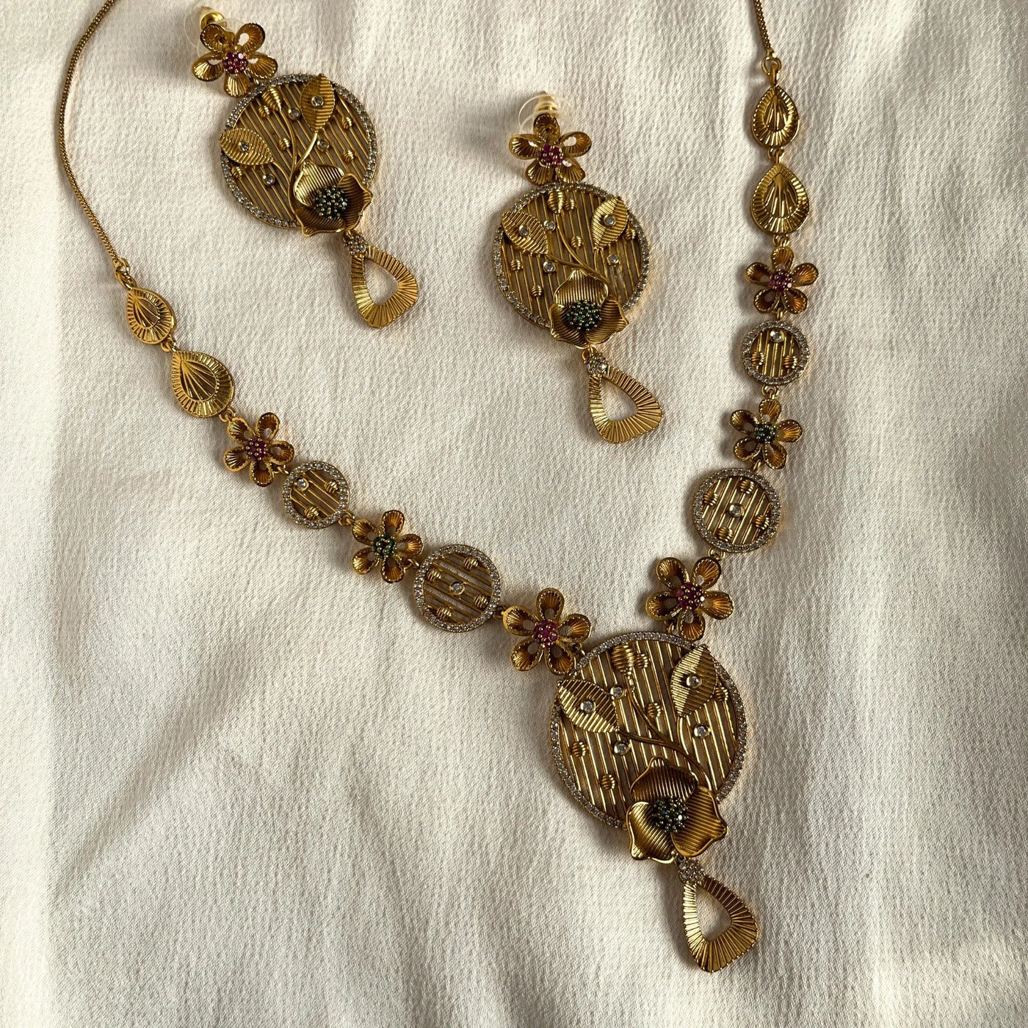 Gold Plated Temple Necklace Set With Earrings 10016