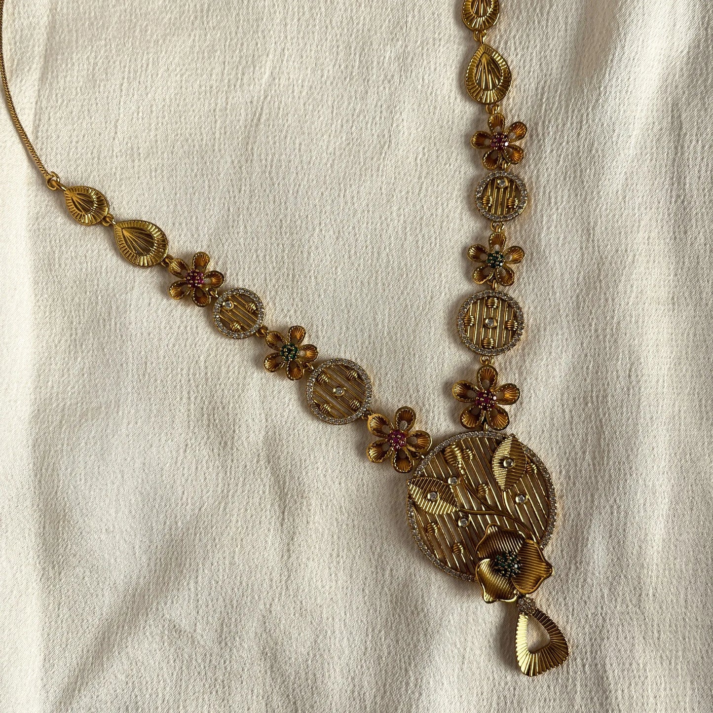 Gold Plated Temple Necklace Set With Earrings 10016