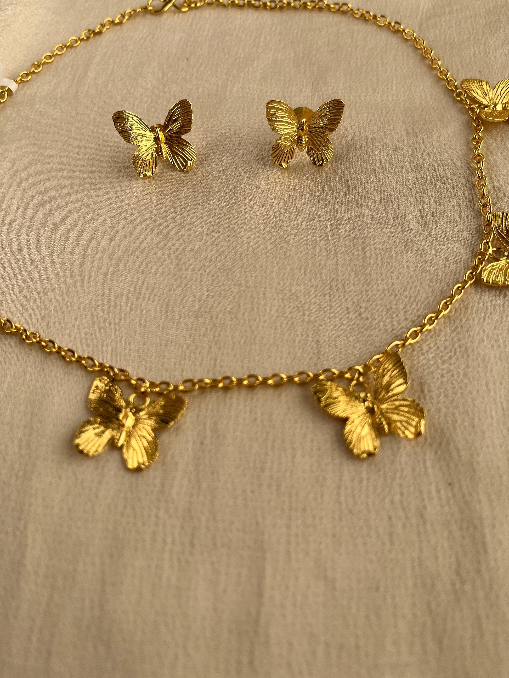 Gold Spirited 18K Plated Contemporary Necklace Set 10006 - Jewelit